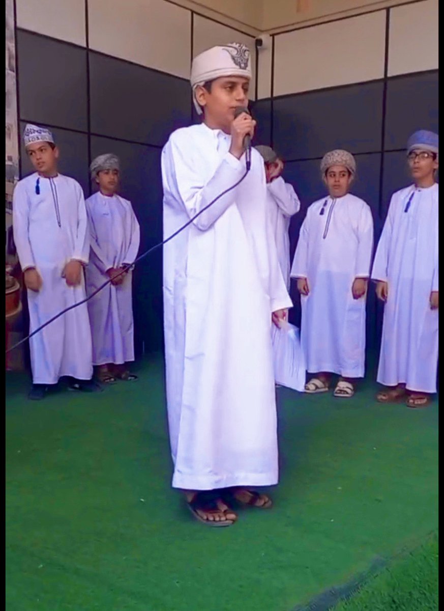 AlbasherScho16's tweet photo. تقديم مميز لطلبة الصف السابع في البرنامج الإذاعي باللغة الإنجليزية خلال طابور الصباح، عكس روح الإبداع والعمل الجماعي والثقة في الإلقاء، بإشراف الأستاذ المتألق محمد كحلاوي معلم مادة اللغة الإنجليزية. 

فخورون بكم. ✨ https://t.co/r4Nt1CQks0
