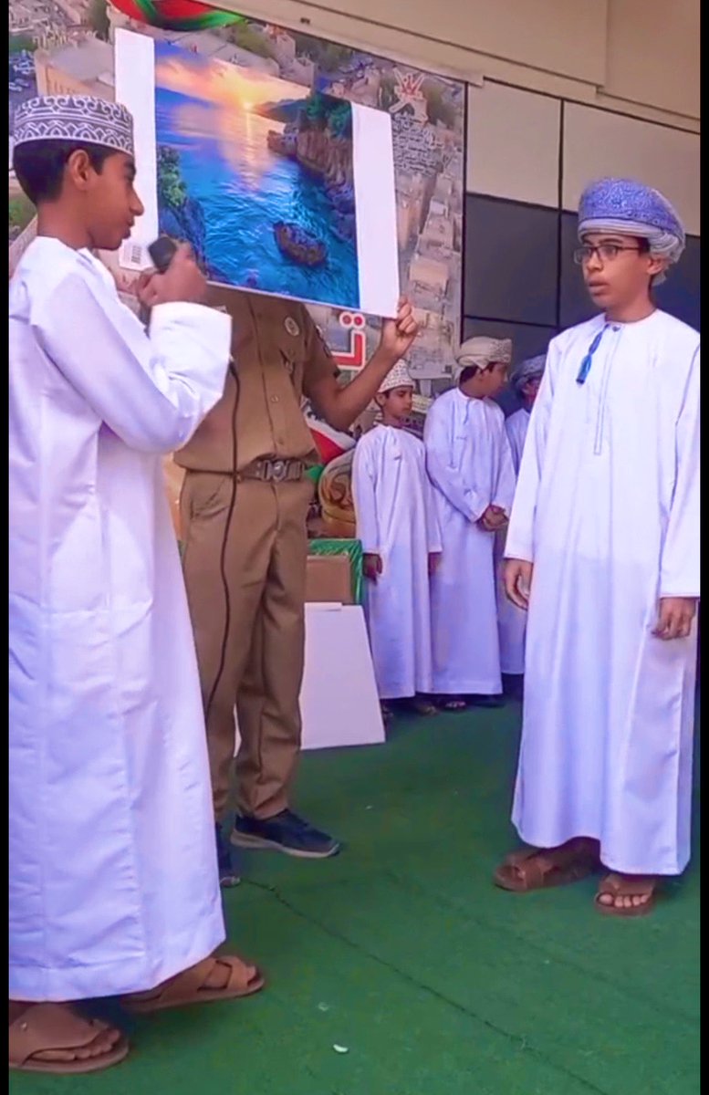 AlbasherScho16's tweet photo. تقديم مميز لطلبة الصف السابع في البرنامج الإذاعي باللغة الإنجليزية خلال طابور الصباح، عكس روح الإبداع والعمل الجماعي والثقة في الإلقاء، بإشراف الأستاذ المتألق محمد كحلاوي معلم مادة اللغة الإنجليزية. 

فخورون بكم. ✨ https://t.co/r4Nt1CQks0