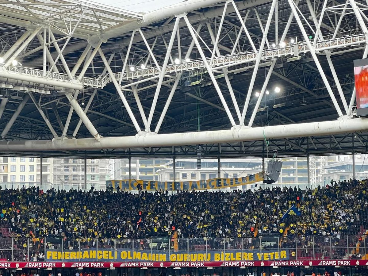 Ne hasta bekler sabahı, 
Ne taze ölüyü mezar. 
Ne de şeytan, bir günahı, 
Seni beklediğim kadar.