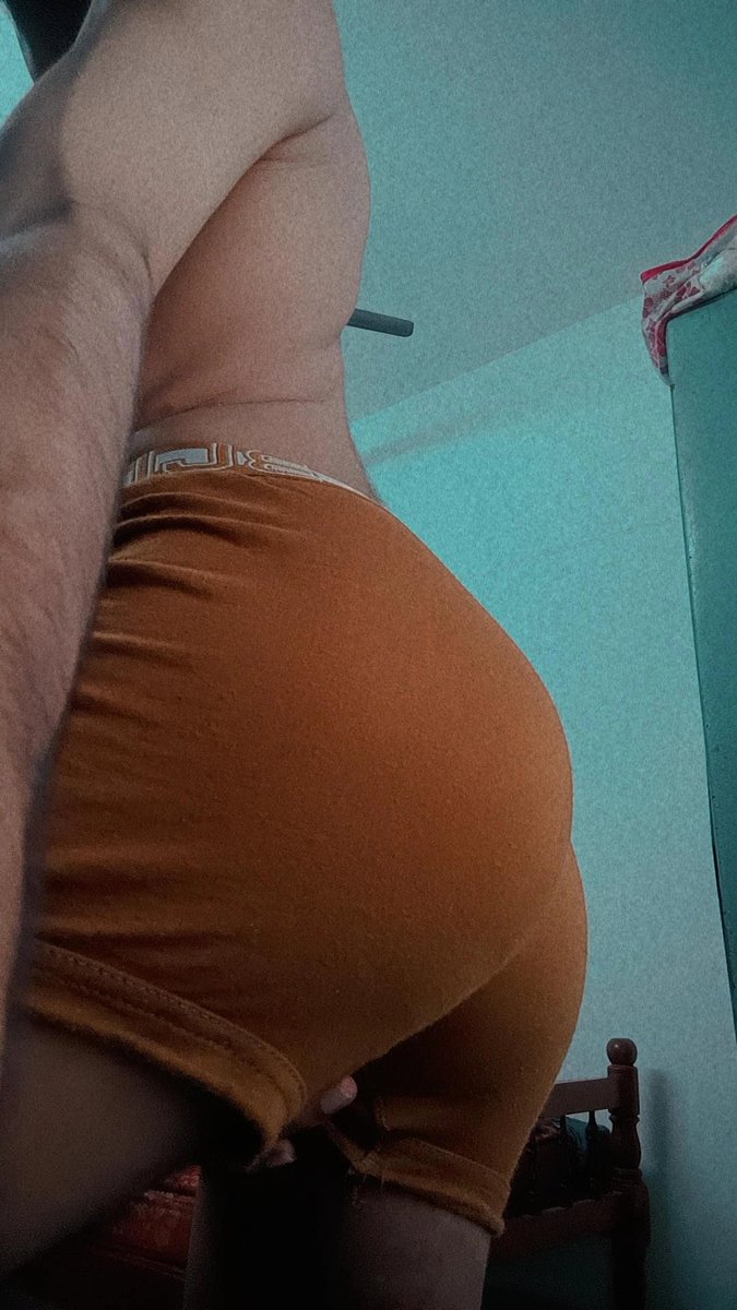 hostershot's tweet photo. Breed me🍑 https://t.co/1hLgpm5CiY