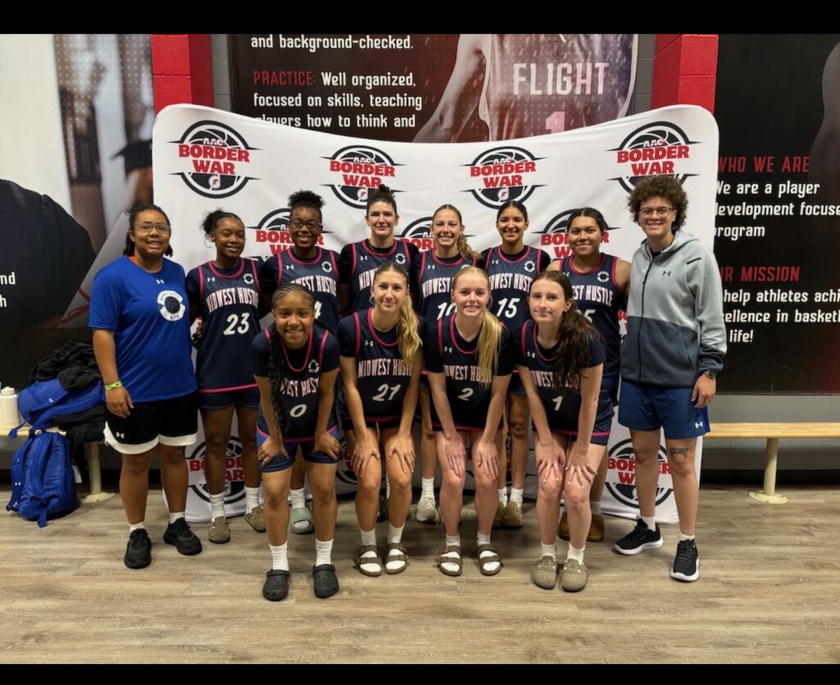 MidwestHustleE's tweet photo. 1-2 for our 16U group. @Borderwar1 
This just the start. Trust the process. This team potential is there. Coachable kids always get better!! We working 

#HustleFam https://t.co/L8eyMihudn