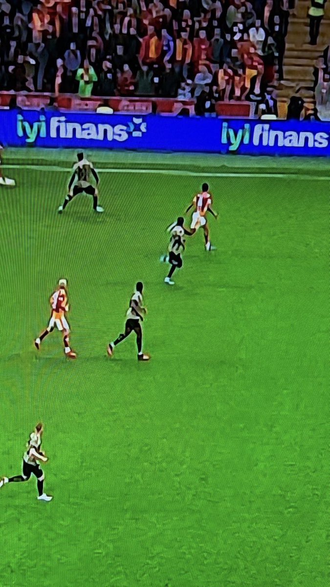 Bu var bize varda niye Galatasaray’a yok!
#GSvKS
#Trabzonspor