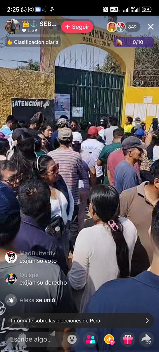 doubleyeohwa's tweet photo. ¿Que está pasando? son muchos los locales de votación donde no permiten el acceso para votar, simplemente cierran la puerta y dicen que no votarán ¿Y nuestro derecho? ¿La multa? #EleccionesPerú2026 #EleccionesPerú @Latina_pe @noticias_tvperu @JNE_Peru @americatv_peru @RPPNoticias https://t.co/uOHbwkszs3