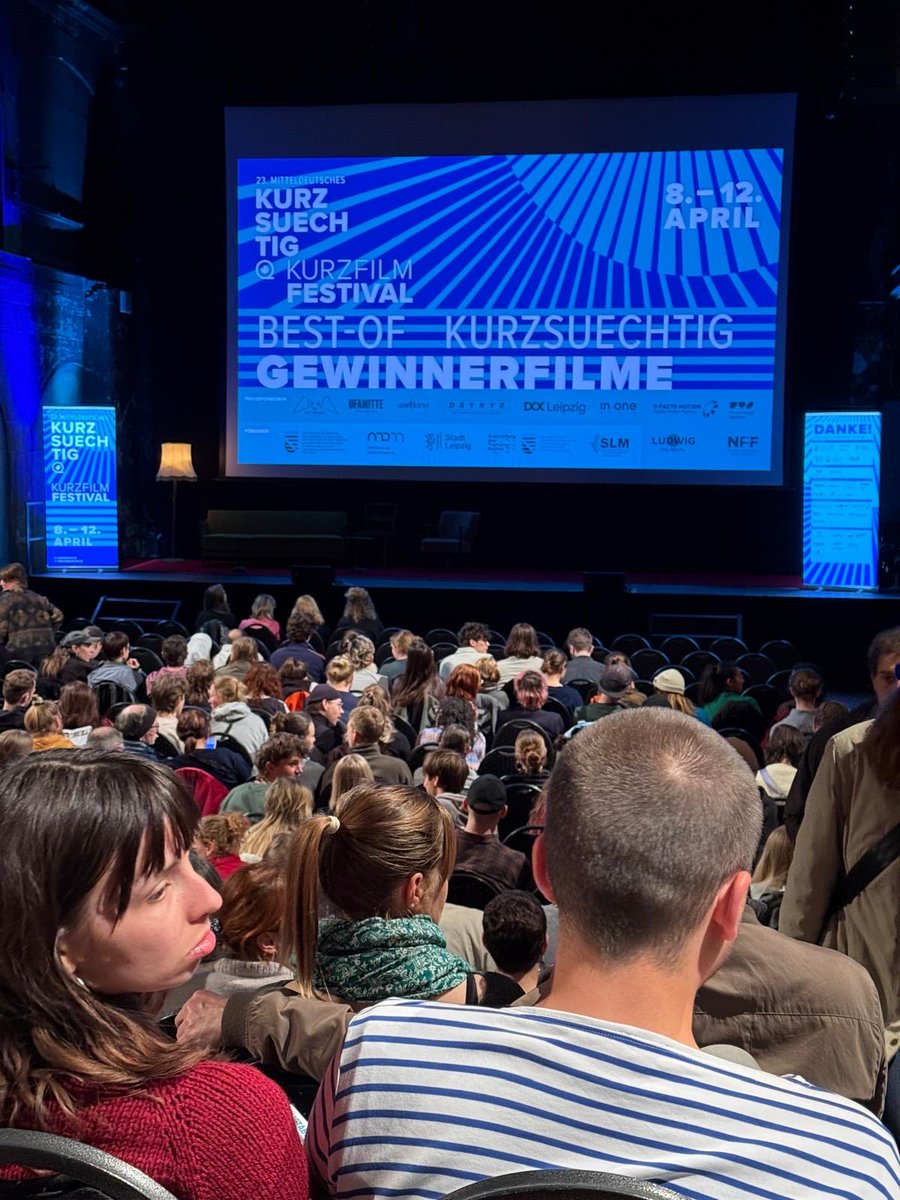 ozantakis's tweet photo. Yönetmenliğini yaptığım “Salman Gitmek İstiyor” belgeselimizin Almanya’nın Leipzig şehrinde KURZSUECHTIG Film Festivalinde prömiyerimizi yaptık 🌹 https://t.co/H9XMUnKcYy