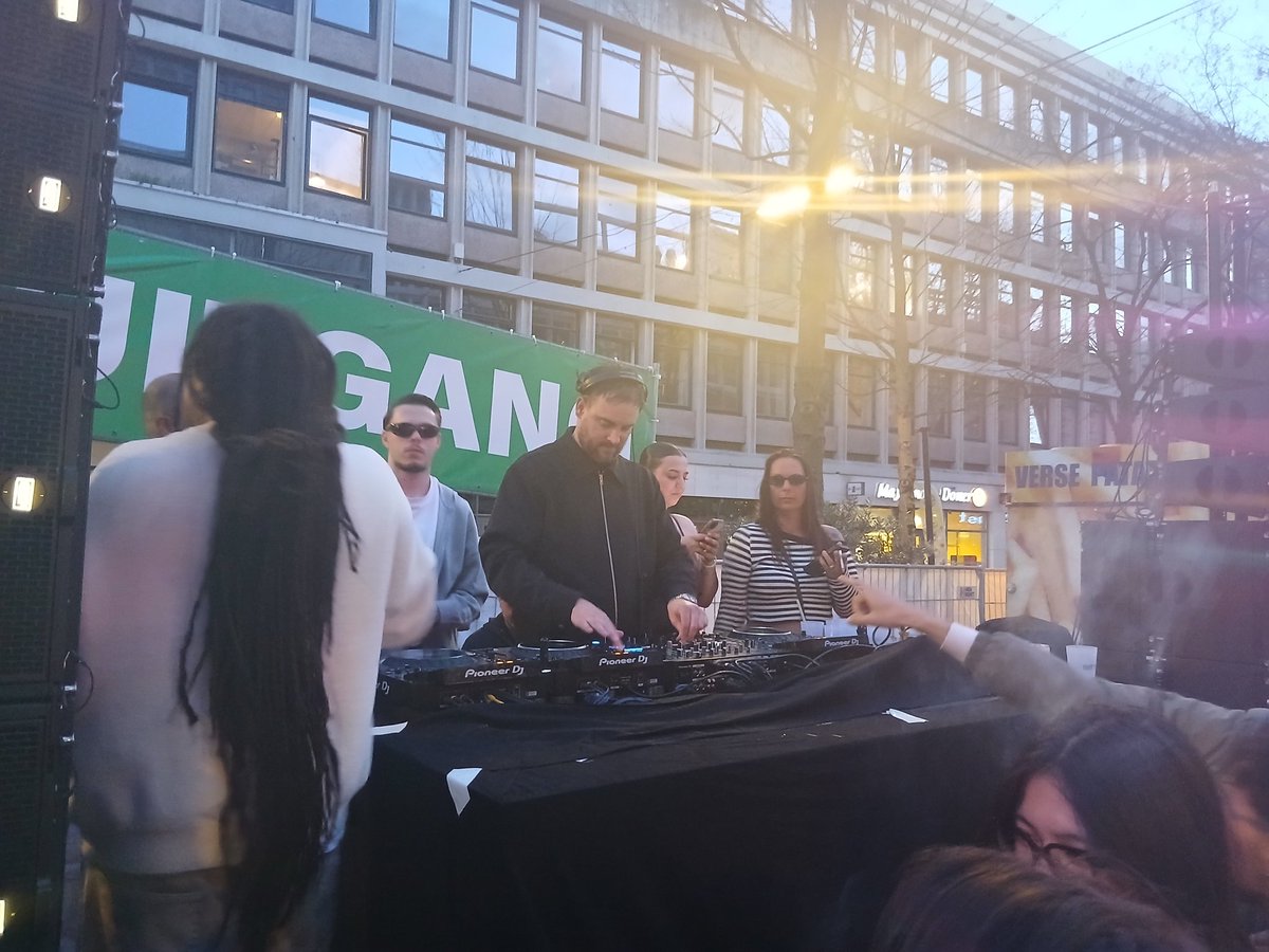 #Demooiste #afterparty van <a href="/MarathonRdam/">NN Marathon Rotterdam</a> bij <a href="/cornelisrdam/">Cornelis Bar & Kitchen</a>. Het is heel gezellig. 

Even er tussenuit na een hele zware week.
