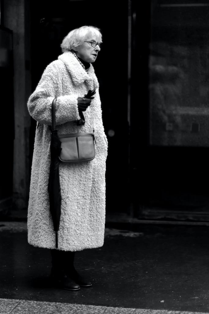 colinesss's tweet image. Looking forward
#Street #streetphotography #blackandwhite #Paris #pascalcolin #canon #50mm