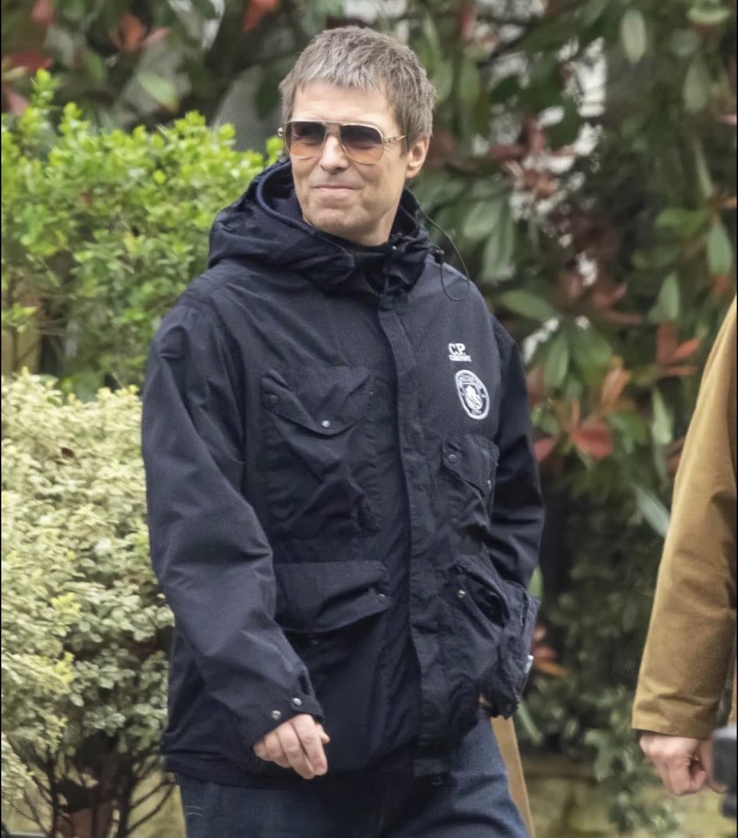 ⋆˚꩜｡SKYLER(THE oasis fan)saw oasis｡꩜˚⋆ tweet media