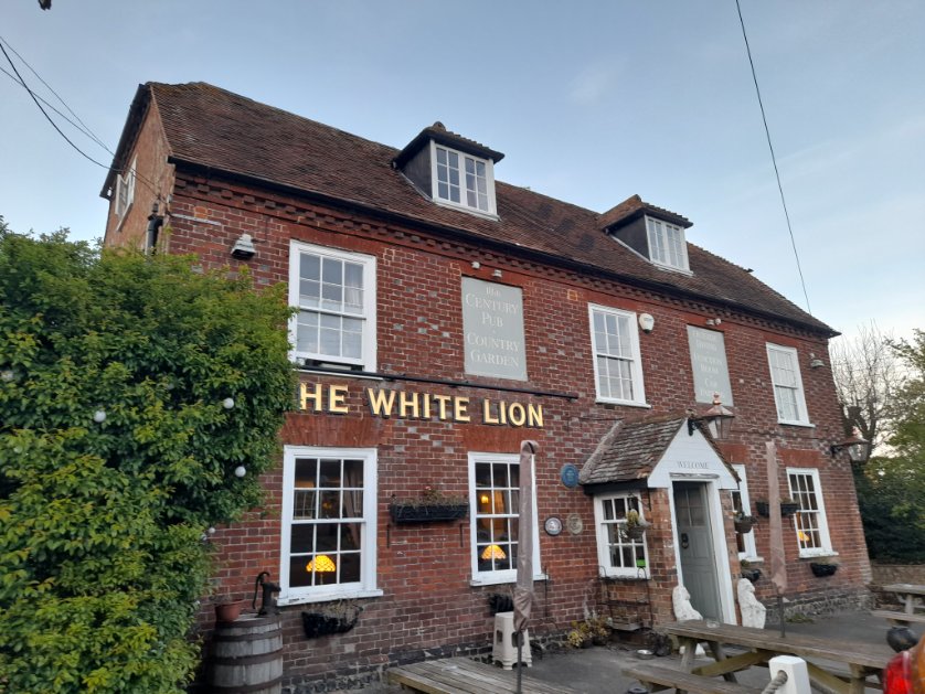 The St Lady Feckinghull reclines 🍾🐈‍⬛🚂😵 tweet media