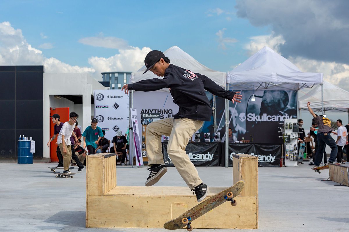 Kelly Eaton tweet media