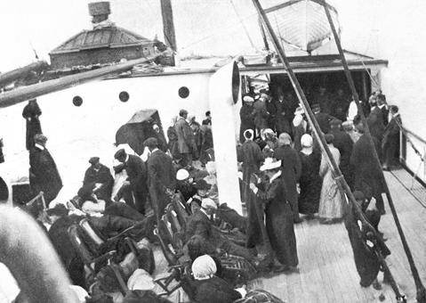 MeriaRmsTitanic's tweet image. Another pictures of #Titanic's survivors aboard Carpathia.
#RMSTitanic #Titanic2026  #Titanic114 #TitanicAnniversary