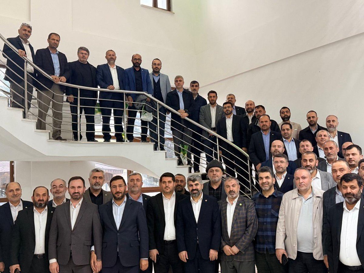 Bu kadro alelade bir kadro değildir!

Her biri birbirinden değerli olan HÜDA PAR’ımızın il başkanları…

Huzur ve güven bulmak isteyen herkesi il başkanlıklarımıza bekliyoruz.