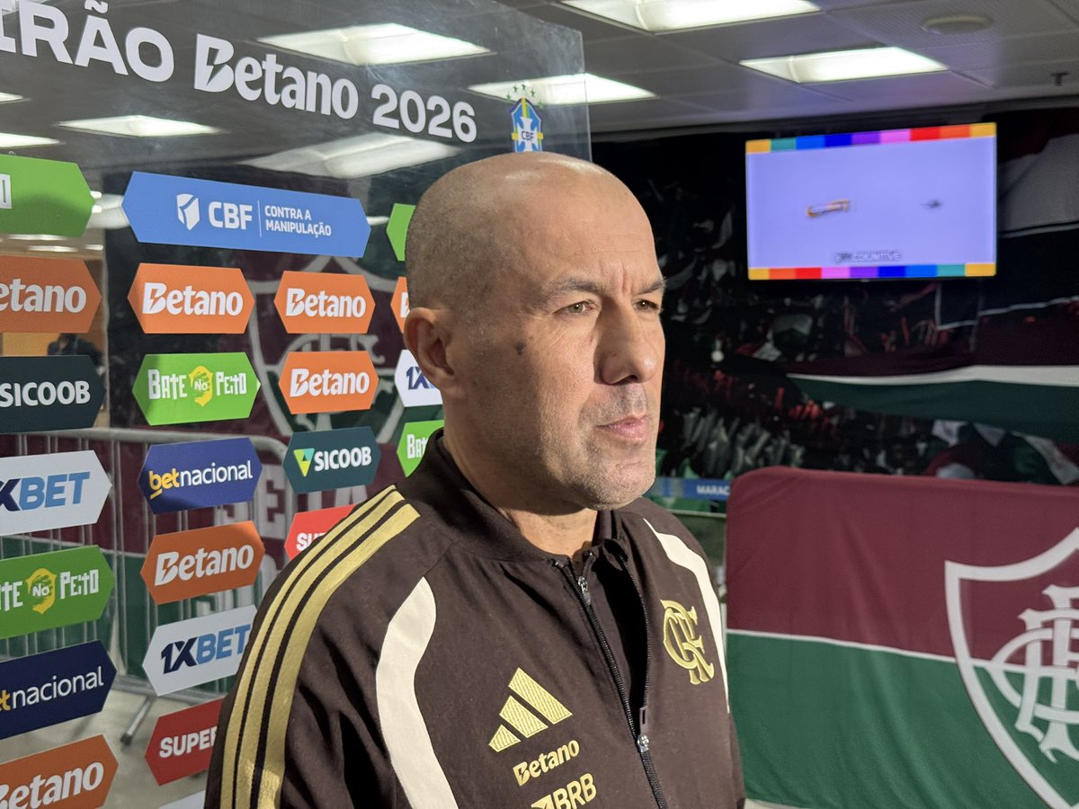 Jardim sobre o adiamento: “O tema devia ser que as duas equipes treinaram mais um dia. Interesse dos dois lados. Minha preocupação é que aqueles que defendem o futebol brasileiro falam do adiamento, que foi consensual, mas não dos atletas, diminuir lesões e melhor espetáculo.”