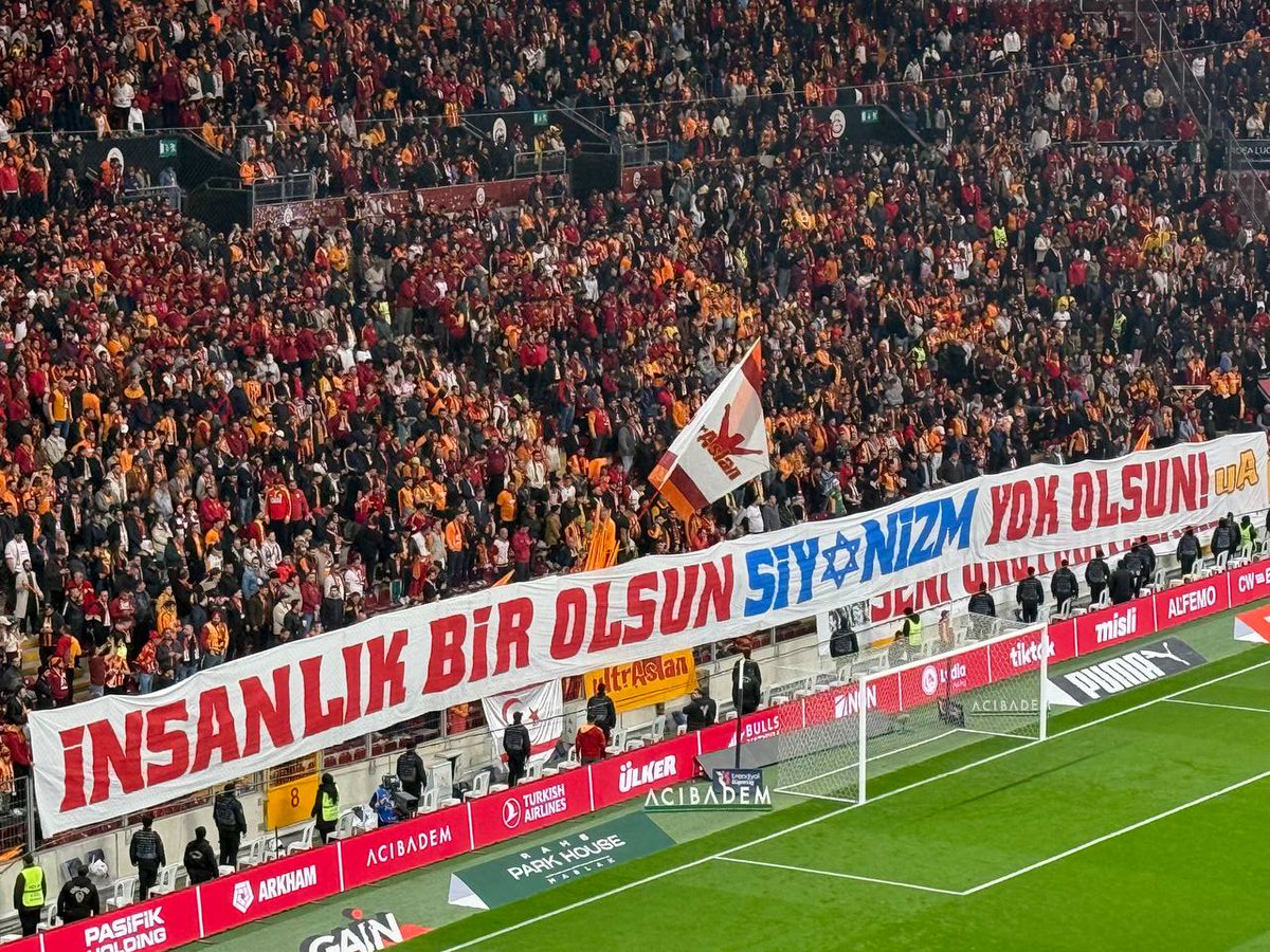 muhenediz's tweet photo. Proud of

#ultrAslan https://t.co/0lICBLc5Ke