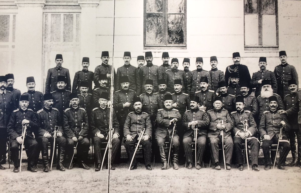 31 Mart Olayı'nı bastıran Hareket Ordusu subaylarının toplu bir fotoğrafı – Nisan 1909.