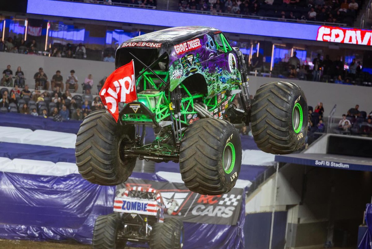 Supreme Drops tweet media