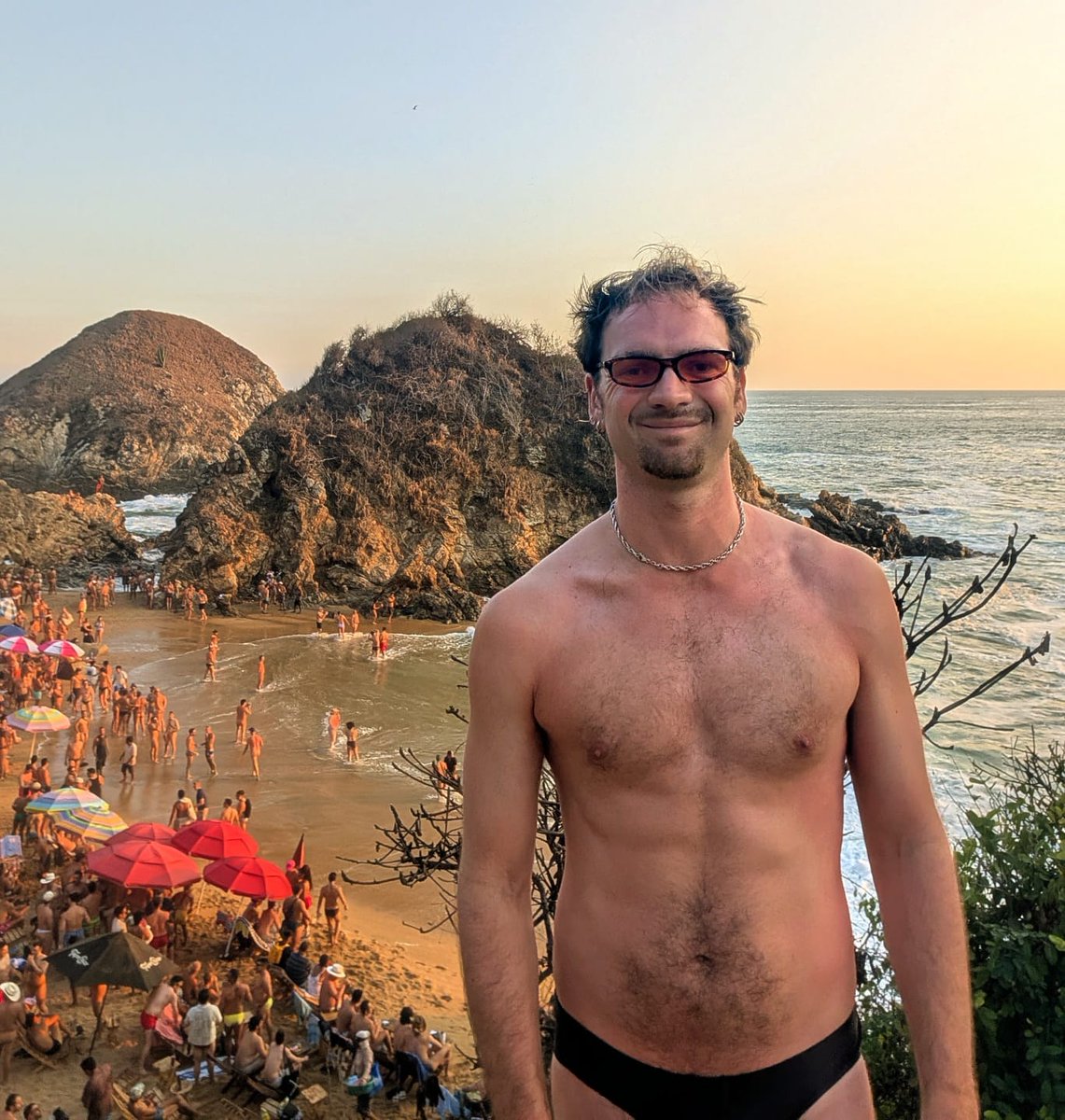 Apollo_Andrews's tweet photo. Playa del Amor, Zipolite 

Who wants to get naked with me? x https://t.co/Je3Z3GDnsS