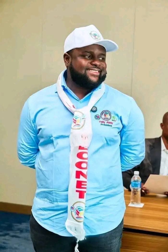 #Urgent: Dossier : Assassinat de monsieur Vally Amisi

Monsieur Mukena Mwepu Béni est celui qui aurait tué son ami et frère, avant de jeter son corps derrière l’hôtel Béatrice.
Il est actuellement recherché par la Police Congolaise.