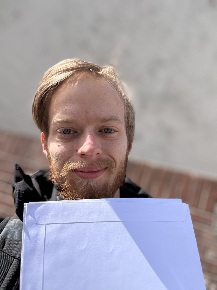 ReformDaily_'s tweet image. 🚪 Fratton campaign in full swing - Jacob Short out delivering addressed letters across the ward

Another 15 roads ticked off this morning &amp;amp; a pleasant day all round

It’s #TimeForReform - vote Reform UK on May 7th 🗳️

#ReformUK #Portsmouth [@JacobS4Fratton]