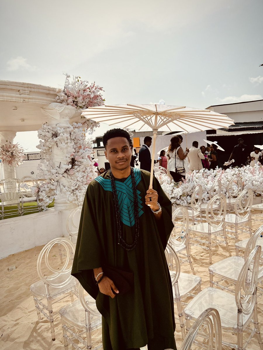 Kufre_Idiok's tweet image. showed up for love.

#weddingguest
#friendofthegroom