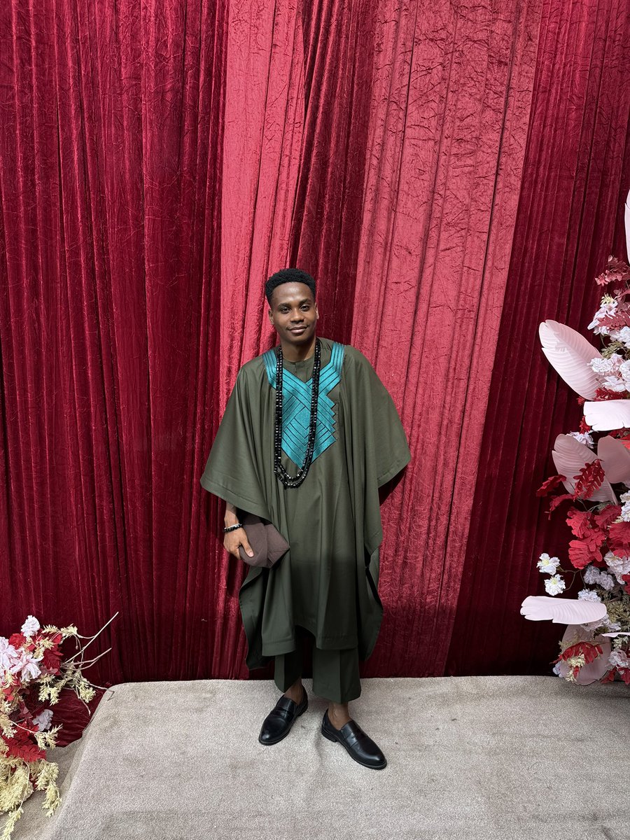 Kufre_Idiok's tweet image. showed up for love.

#weddingguest
#friendofthegroom