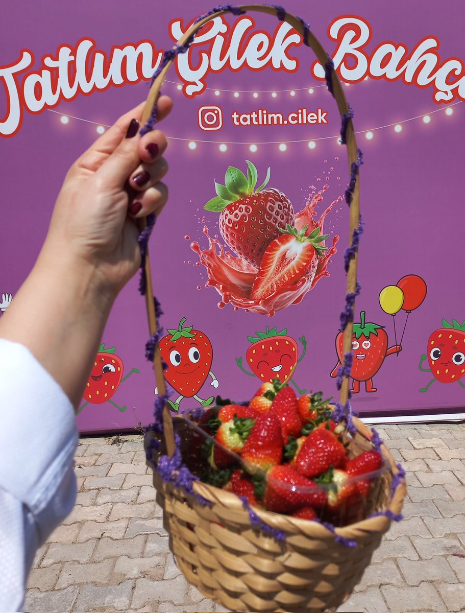 helingncc's tweet photo. Favorimle kavuştuk🍓✨ https://t.co/YFrUWDMfEn