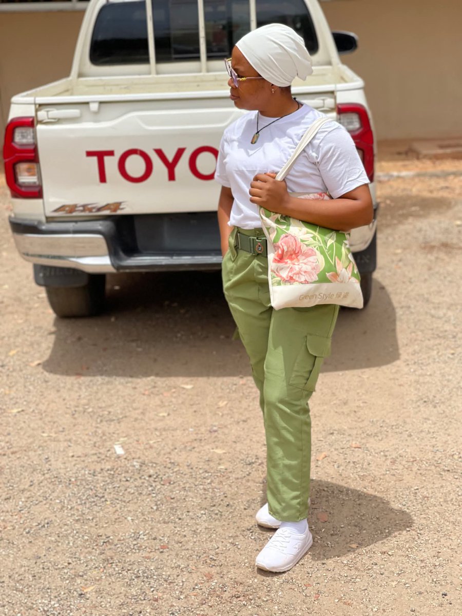 nyscupdatesng's tweet image. Once you remove 7k from the 77k allawee… everything don finish 😭💔
The money go just disappear like magic. 
Una no explain this thing well gimme oh 😩😩 😩 

📸 EUNICE ONUH

#NYSC #Allawee #CorpsMembers
