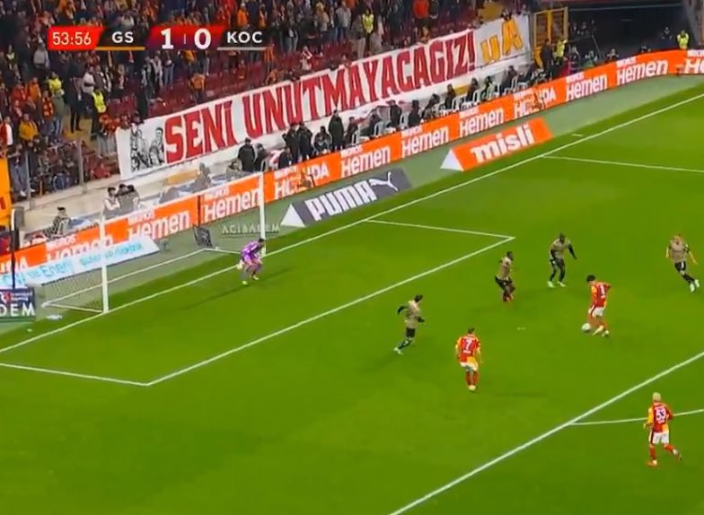 aliacar_'s tweet photo. Ya birader sempatik hoş adamsın da geldin geleli futboluna bi türlü ısınamadım ya sezon sonu 20-30 demeden gönderin şunu. https://t.co/46fRVlTsIs