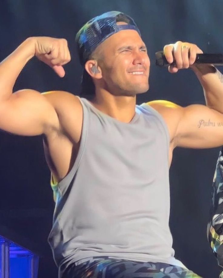 𝐋𝐲𝐝𝐢𝐚 𝐩𝐞𝐧𝐚 𝐯𝐞𝐠𝐚 tweet media