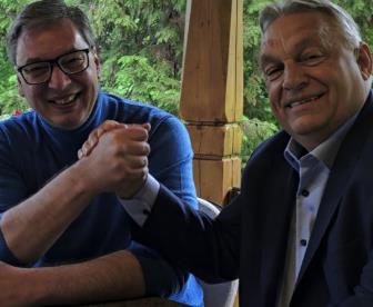 ON je toliki baksuz da je to zabrinjavajuće, kad bi podržao Kim Džong Una i on bi izgubio na izborima.

Orban je makar priznao poraz, ovaj naš nesrećnik na to ne bi bio spreman, jer za njega je poraz put u zatvor!