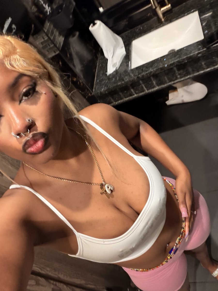 $excHotFaggotBich😍 tweet media