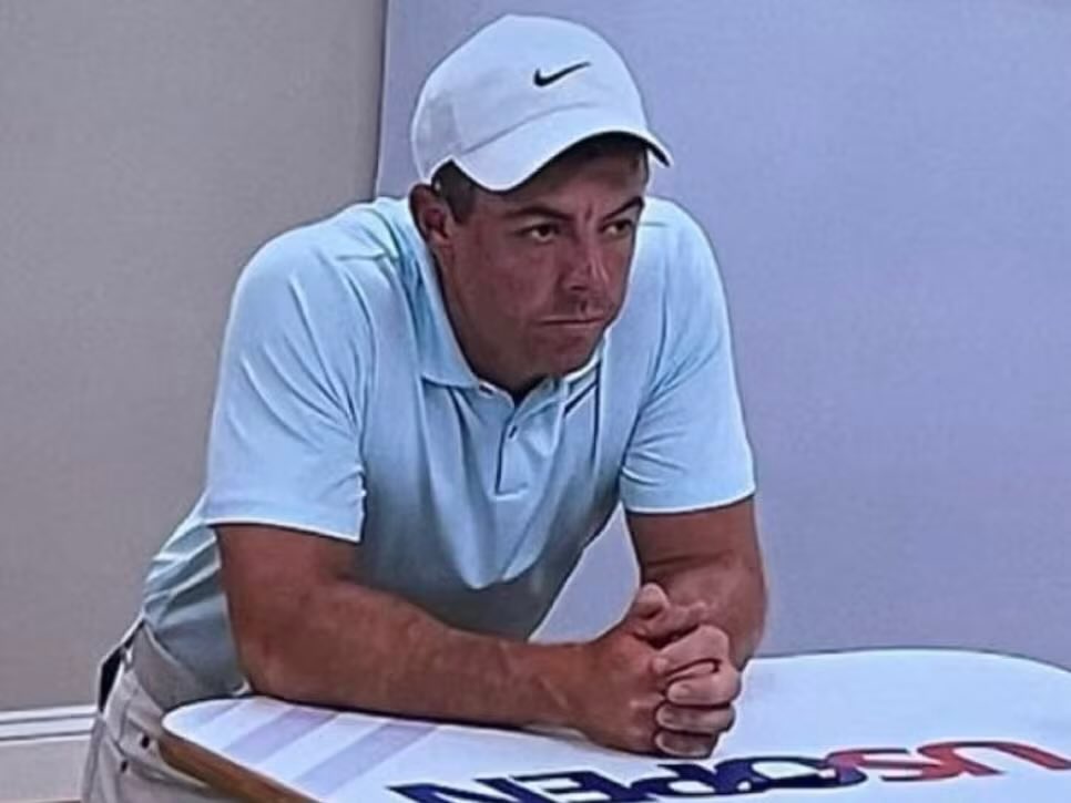 HardRockBet's tweet photo. Rory when he sees a Par 3 https://t.co/nJZBGf7e63