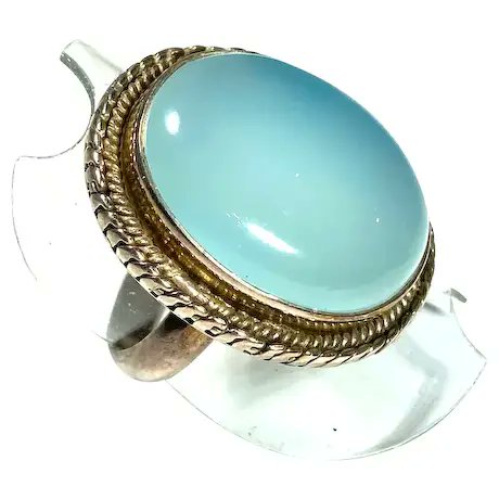 ClarasJewelry's tweet image. Domed Oval Sterling Silver Blue Chalcedony Stone Ring Size 8.5
#rubylane #vintage #ring #sterlingsilver #jewelryaddict #vintagebeginshere #diva #glam #fashionista #glam
rubylane.com/item/136230-E1…