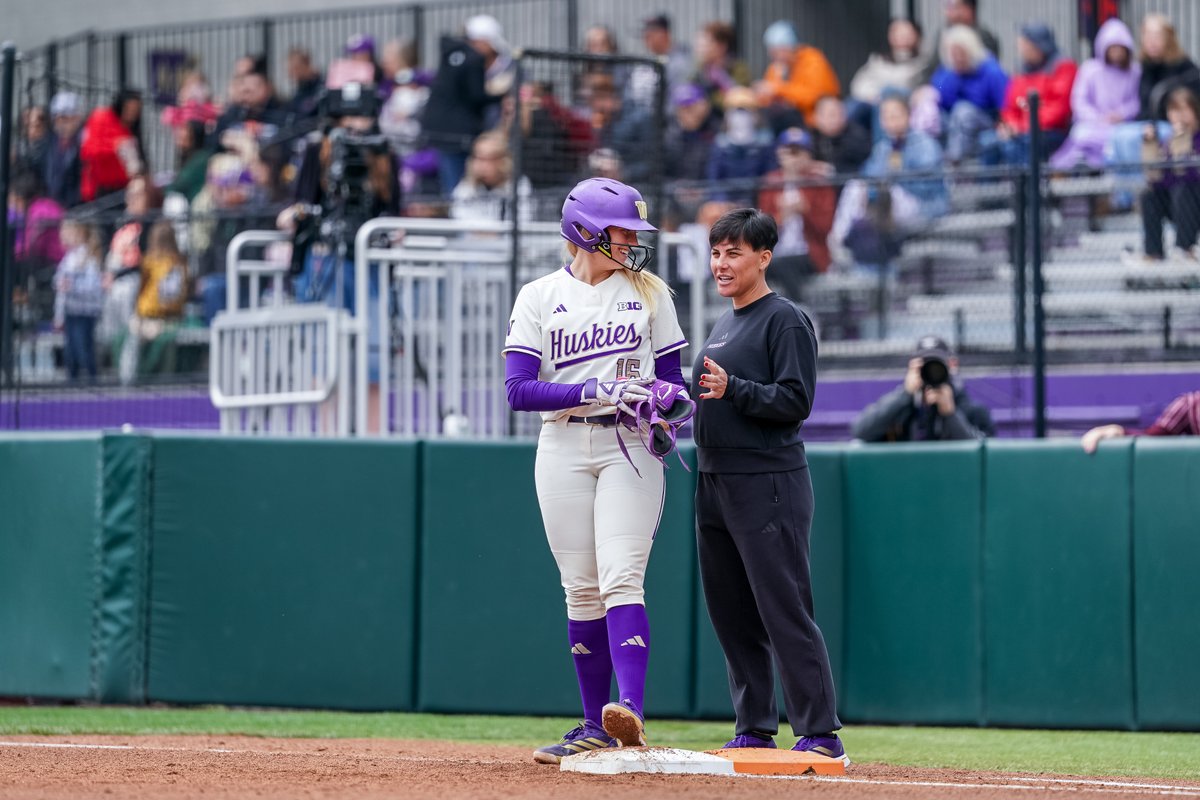 Washington Softball tweet media