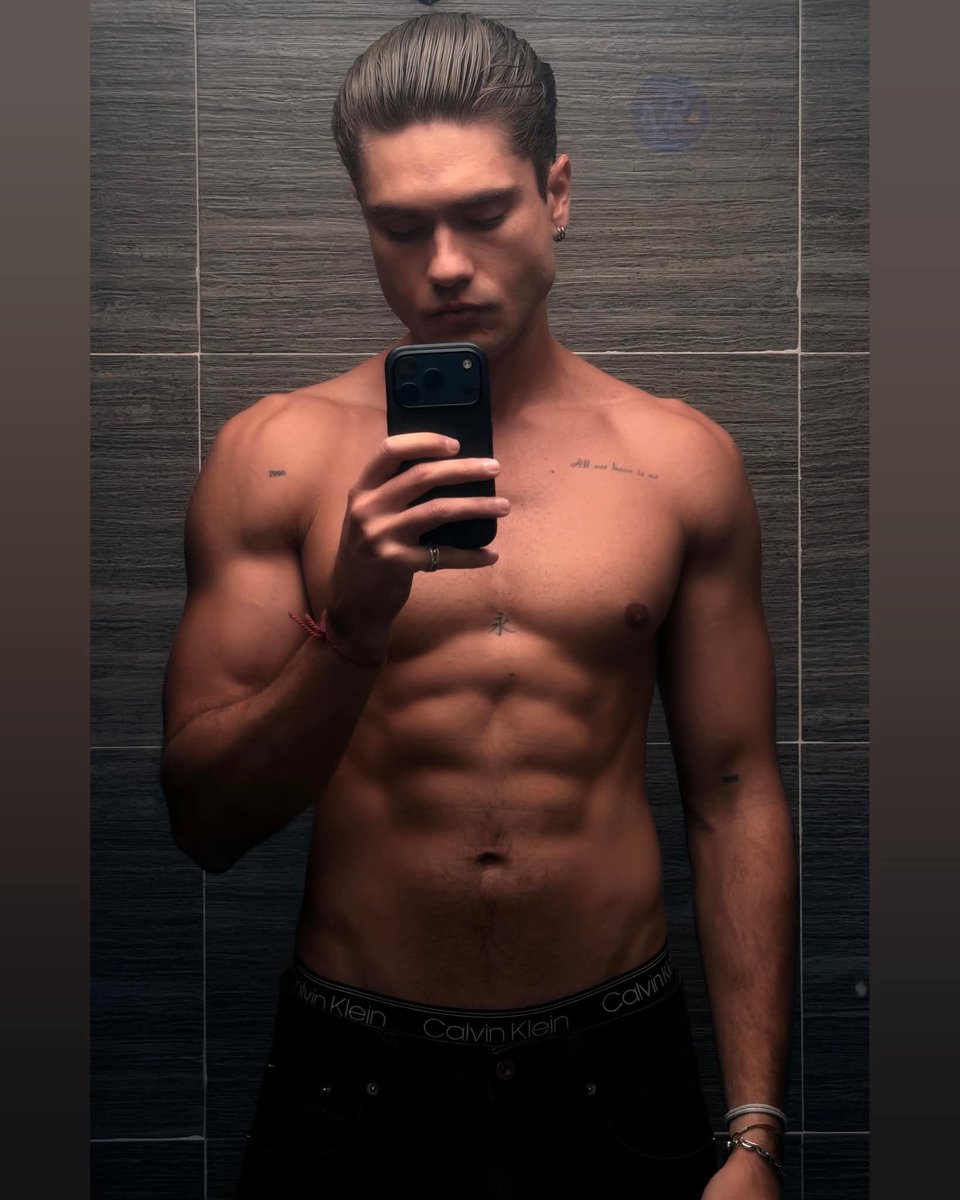 Romega_TV's tweet photo. El actor #JasonRomo en nueva selfie. 🥵📸

#lifestyle #personalgrowth #comedy #fitness #thursdaymotivation #exercise #empowerment https://t.co/7MiXJYT5OY