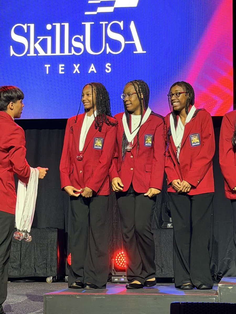 Byrd_Middle's tweet photo. ππΎ Panther Pride!
Our students competed in SkillsUSA and weβre headed to Nationals for the 3rd year in a row! πΊπΈπ₯
So proud of their hard work & dedication! β€οΈπ
#SkillsUSA #PantherPride #NationalsBound https://t.co/HYhABc9naC