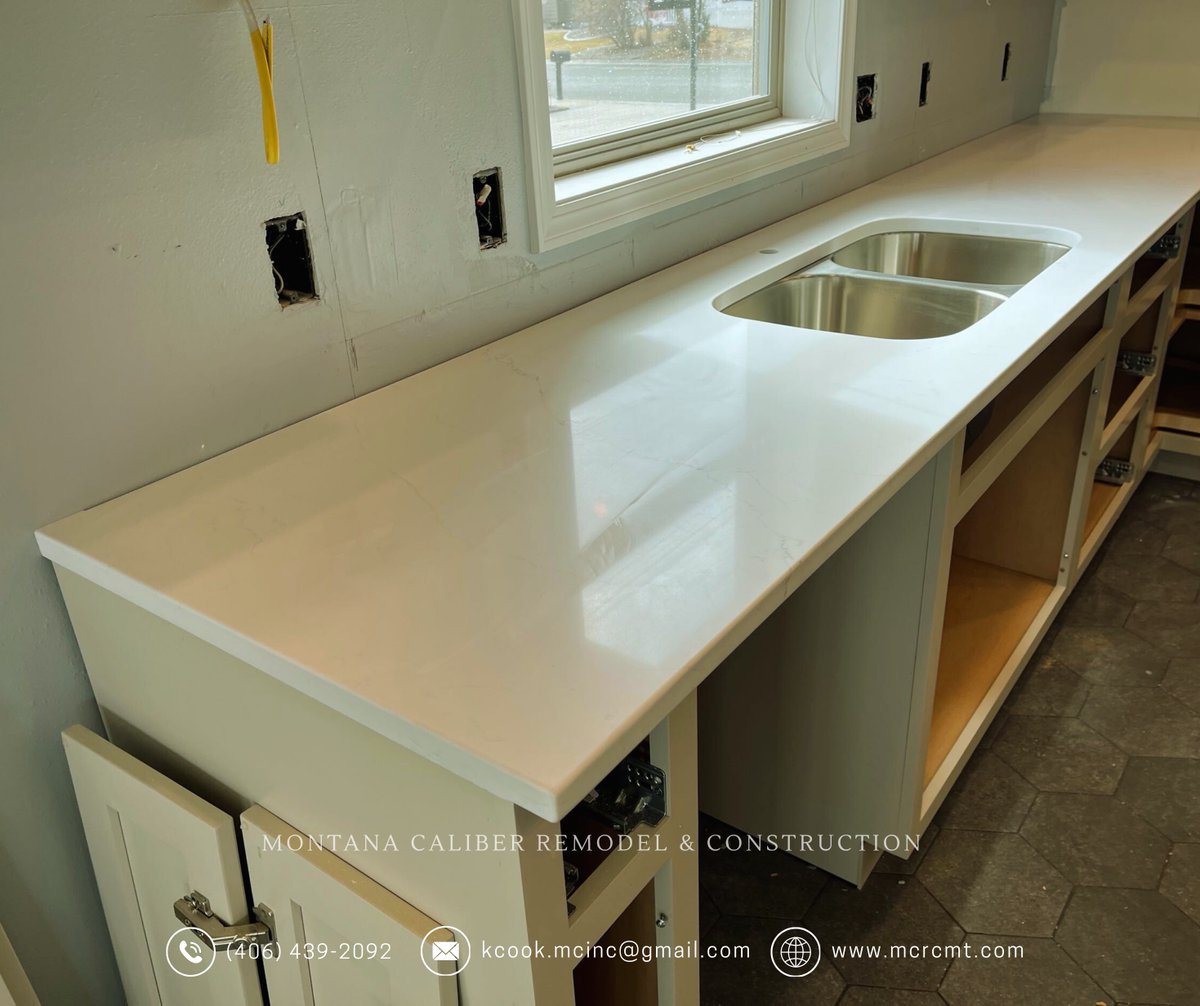 mcrcmt's tweet photo. Step by step, the kitchen transformation takes shape!

These cabinets are now perfectly aligned and ready to bring both style and functionality to the heart of the home. Every detail counts, and the progress shows the craftsmanship behind it.

#CabinetInstallation https://t.co/rKWKSJuUY5