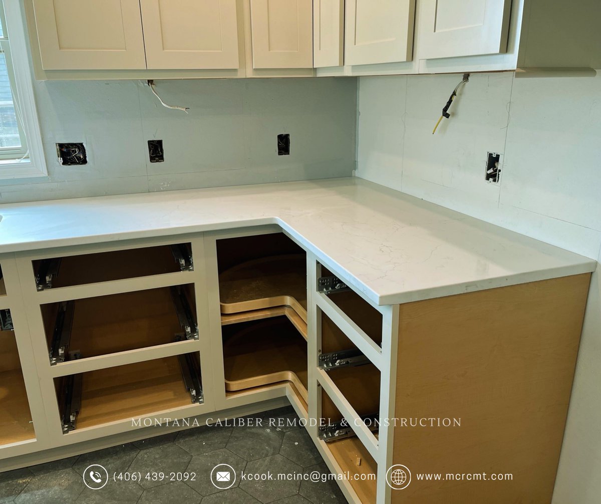 mcrcmt's tweet photo. Step by step, the kitchen transformation takes shape!

These cabinets are now perfectly aligned and ready to bring both style and functionality to the heart of the home. Every detail counts, and the progress shows the craftsmanship behind it.

#CabinetInstallation https://t.co/rKWKSJuUY5