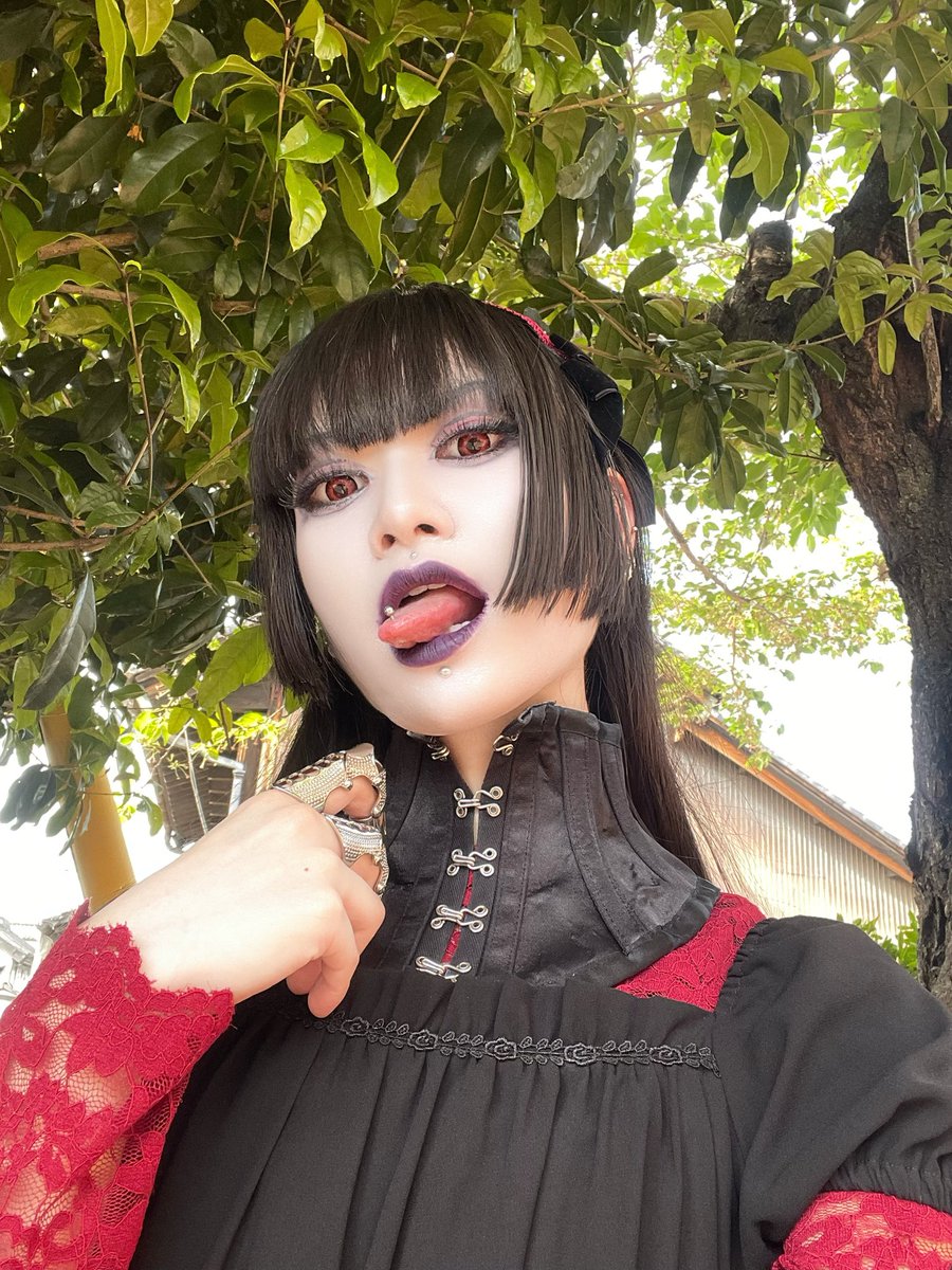alonza_schwarz's tweet image. お日柄も良いので、不埒な顔してきた。

 #Gothic  #gothicstyle  #ゴスロリ  #ロリィタ  #lolita