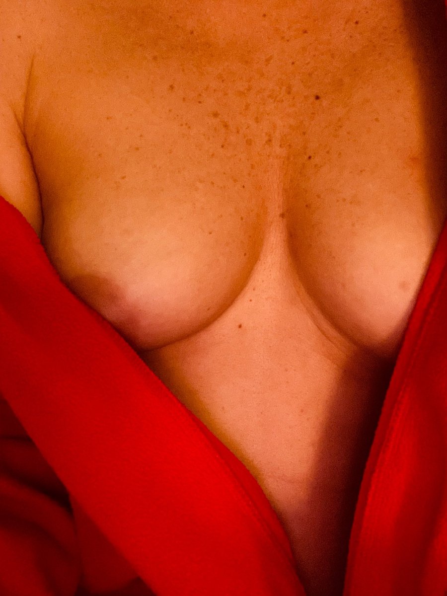 Serrapp1985's tweet photo. Kırmızı yakışıyor dedikleri doğru mu ? 💋💋 https://t.co/BAX0hsni9A