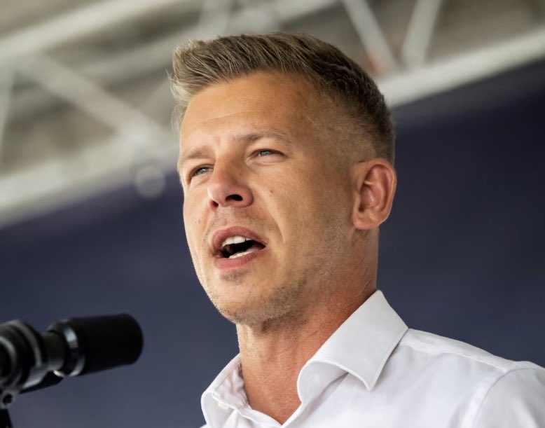 M.O.D.A.F.O.K.A tweet media