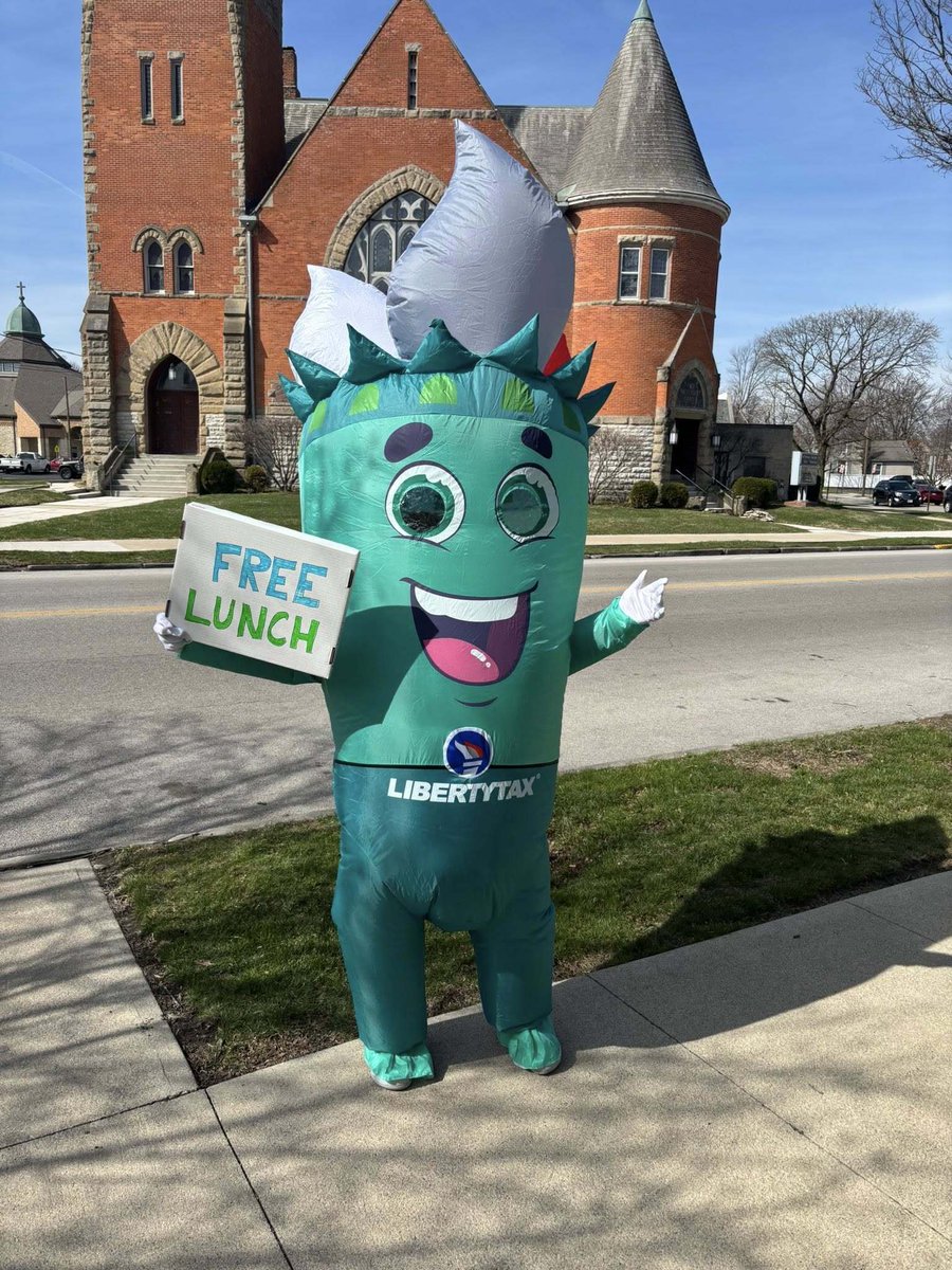 libertytax's tweet photo. Driving foot traffic one wave at a time. We love OUR WAVERS! ❤️ https://t.co/jC5U92wQfB
