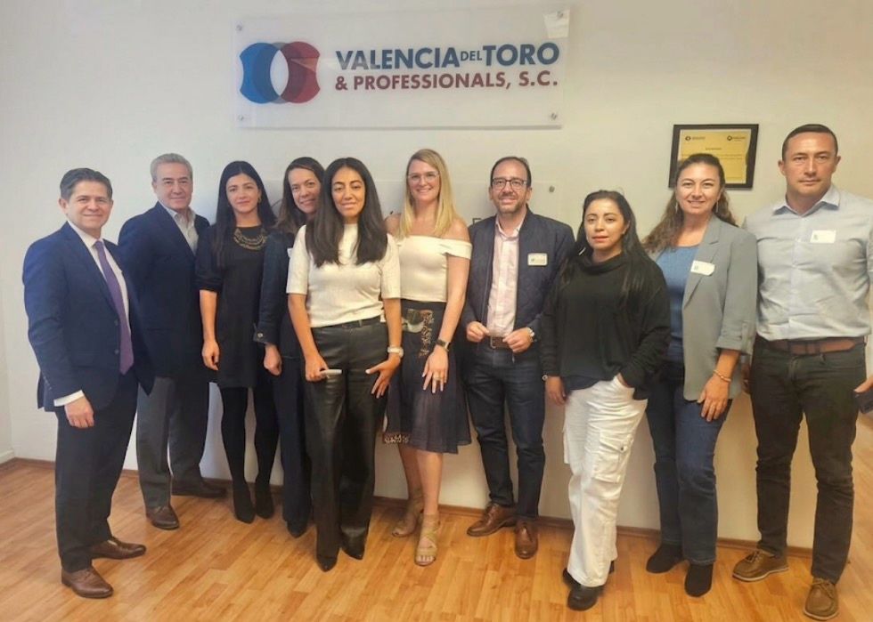 TIPSDEVALENCIA's tweet photo. En VALPRO agradecemos la distinguida visita de la comitiva de AMEFAC a nuestras oficinas. 

Reafirmamos nuestro compromiso de seguir consolidando alianzas estratégicas que impulsen el desarrollo y la profesionalización del sector.
#AMEFAC #ValenciaDelToro #EFactor #AsesoríaLegal https://t.co/56wjqJrVod