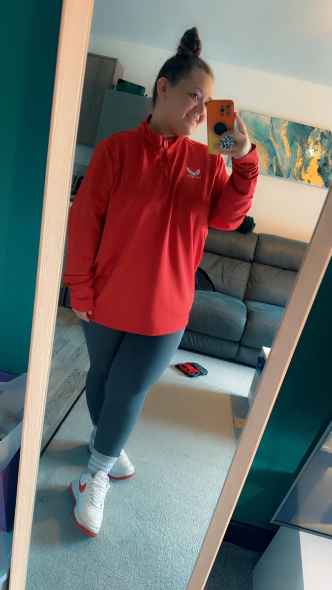 cazzag96's tweet photo. Genuinely so happy to see my own comparison pictures 🥺 I locked in mid Nov 25, go to the gym 4 times a week (work the other 3 days) and watch everything I eat. 
I still enjoy treats just in moderation now ❤️ I am far from healthy but I’m a lot healthier than what I was 🏃🏼‍♀️ https://t.co/oStQI99FdV