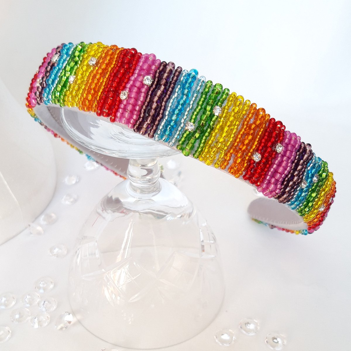 Cheryls_Jewels's tweet image. Sparkles galore with this rainbow themed headband. It's beautifully bright and eye catching  thebritishcrafthouse.co.uk/product/sparkl… #earlybiz #shopindie #MHHSBD