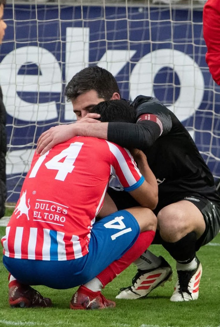 Lo de este tío!!!
Don <a href="/AbelOlaya/">abelconejo@5</a> "Conejo".
Qué lujo!!!
<a href="/AtcoTordesillas/">Atlético Tordesillas</a>