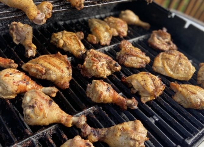 everybody eats FOREVER tweet media