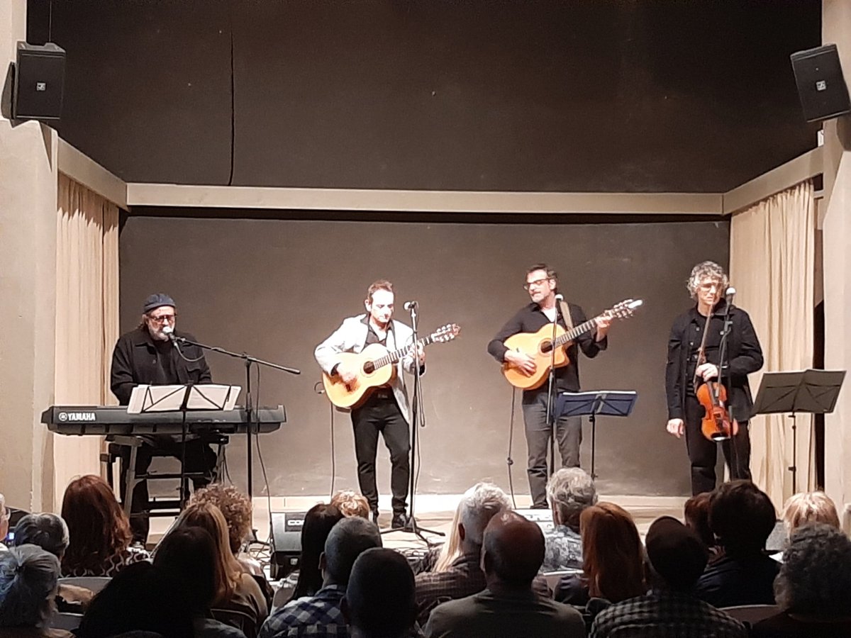 AmicsConcabella's tweet photo. Magnífic concert ahir d'en Pep Lladó &amp; Two Rivers Band, XI Temporada cultural 2025-2026!
En @pepllado, juntament amb Carlitos Miñarro, Roger Lozano i Xavi Reyes, va oferir un recital de rumba catalana vibrant i acolorit, ple de sensibilitat i energia. Enhorabona i per molts anys! https://t.co/FcnCsTzYct