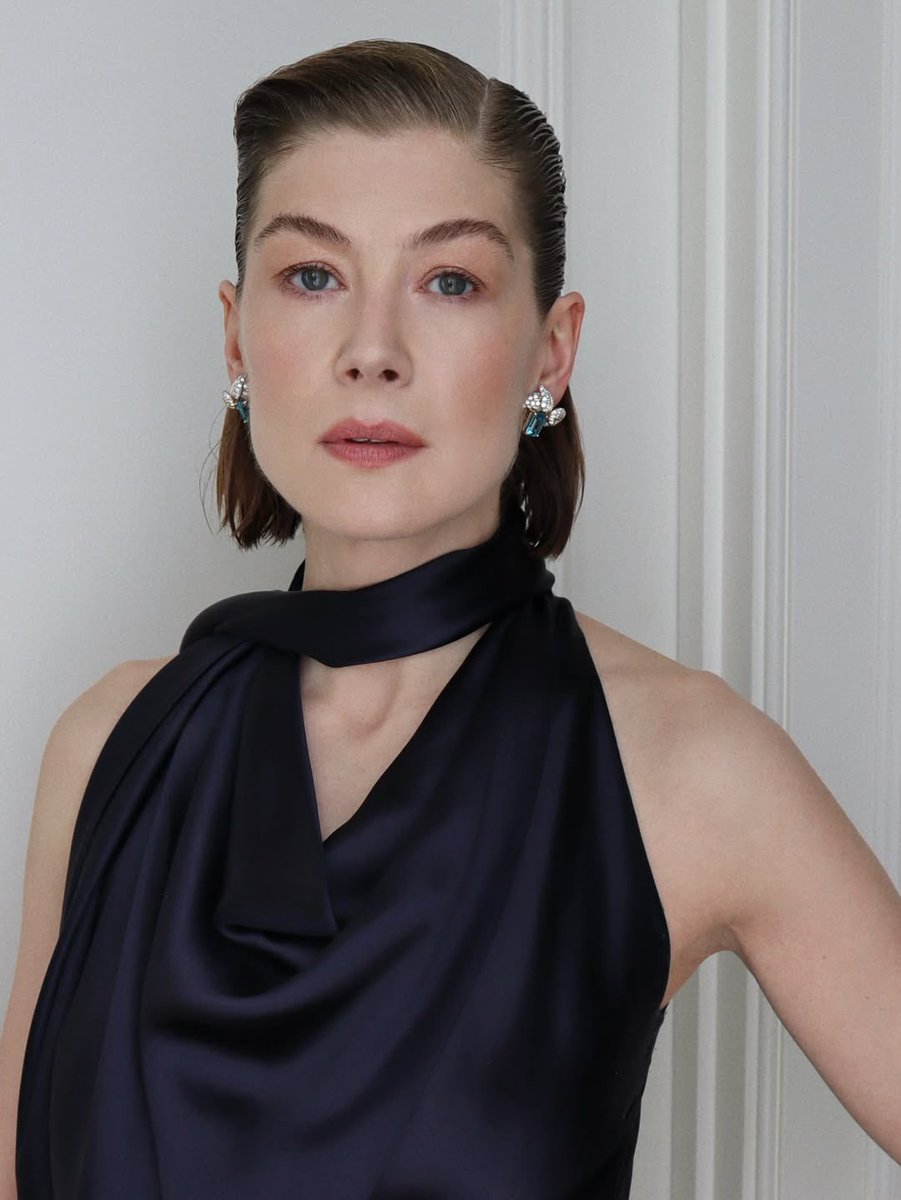 Rosamund Pike Source tweet media