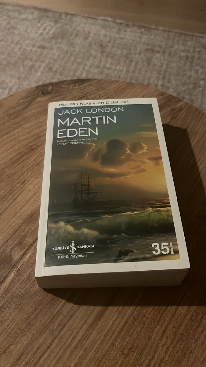 ꓕƎMHⱯ B. tweet media