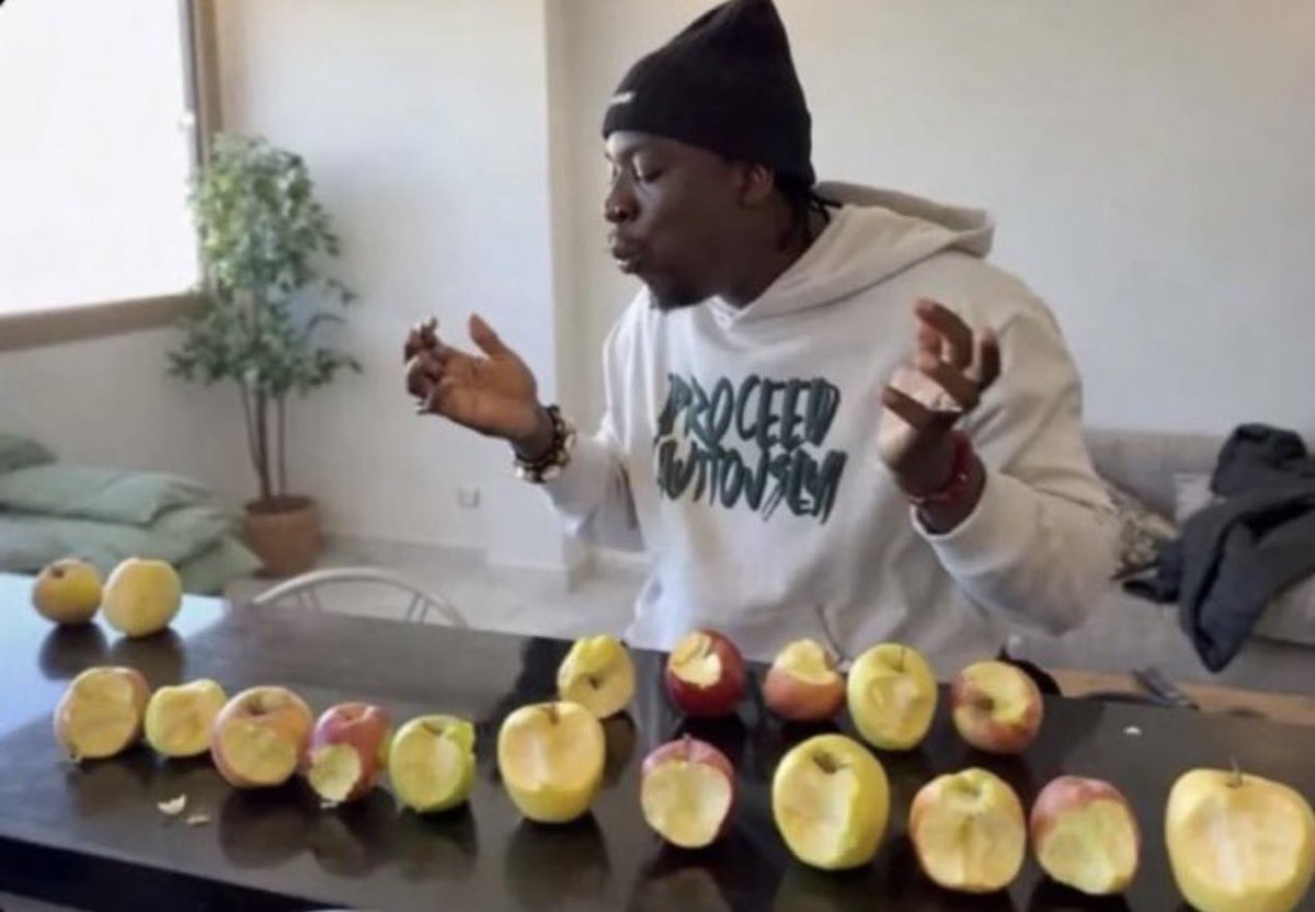 HarryDE- white 🧐 tweet media